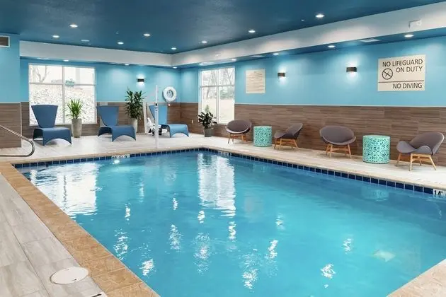 Hampton Inn & Suites Pittsburgh New Stanton - Havuz