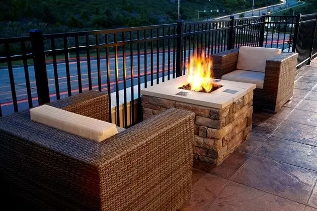 Hampton Inn and Suites Pittsburgh/Settlers Ridge,