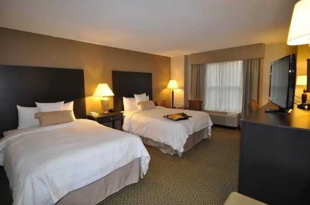 Hampton Inn & Suites Reagan National Airport