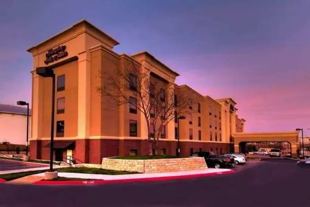 Hampton Inn & Suites San Antonio Airport