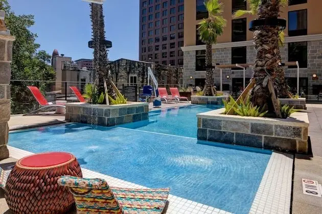 Hampton Inn & Suites San Antonio Riverwalk - Havuz