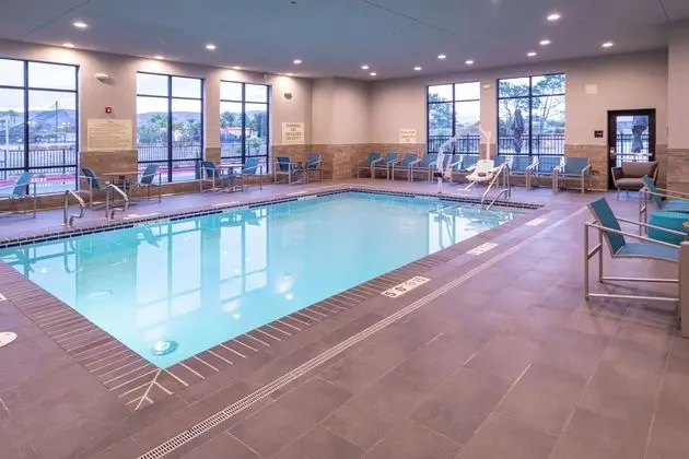 HAMPTON INN SUITES SANTA MARIA CA - Havuz