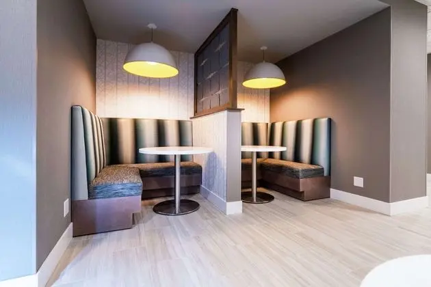 HAMPTON INN SUITES SANTA MARIA CA - Lobi