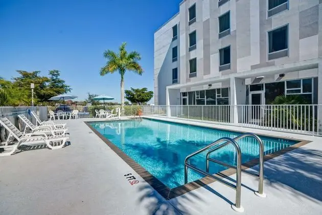 Hampton Inn & Suites Sarasota/Bradenton-Airport - Havuz