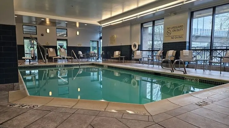 Hampton Inn & Suites Seattle/Northgate, WA - Havuz