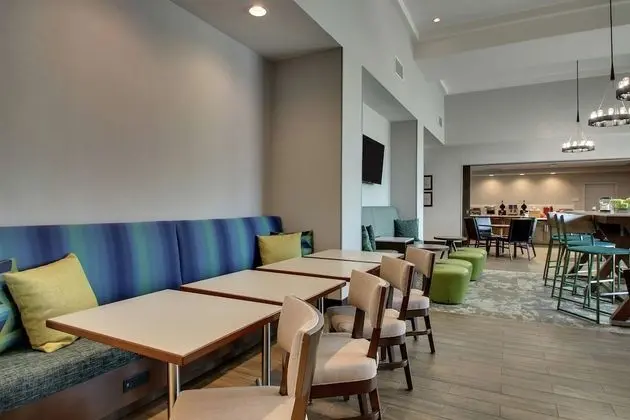 Hampton Inn & Suites Southport - Lobi
