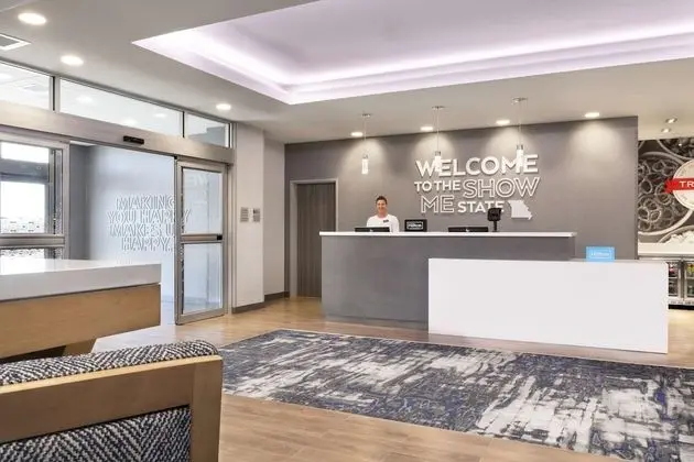Hampton Inn & Suites St. Charles Old Town Area - Lobi