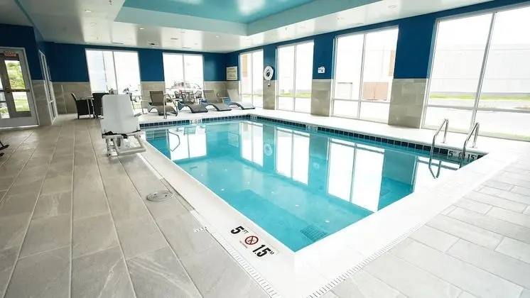 Hampton Inn & Suites St. Clairsville - Havuz