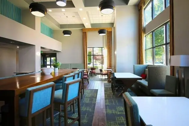Hampton Inn & Suites Tacoma - Lobi