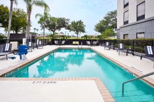 Hampton Inn & Suites Tampa-East - Havuz