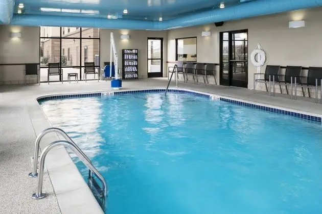 Hampton Inn & Suites Toledo-Perrysburg - Havuz