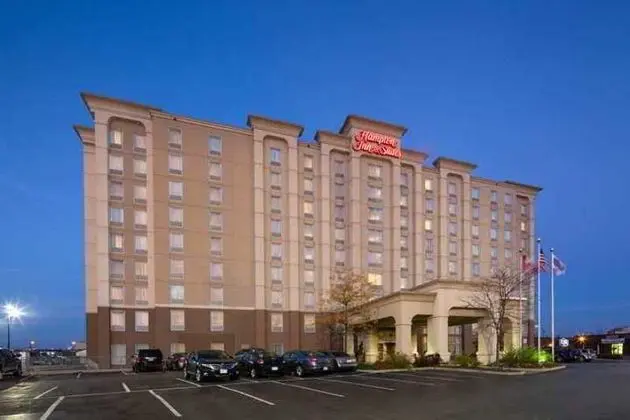 Hampton Inn & Suites Toronto Airport