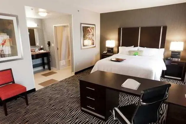 Hampton Inn and Suites Tulsa Central - Genel