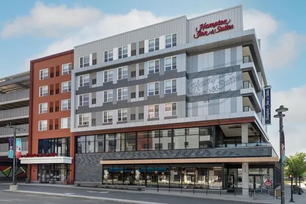 Hampton Inn & Suites Watertown Boston - Dış Mekan