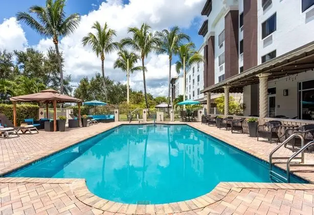 Hampton Inn & Suites Wellington - Havuz