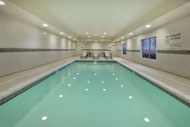 Hampton Inn & Suites Wichita Northeast - Havuz
