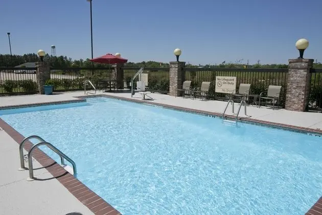 Hampton Inn & Suites Wiggins, MS - Havuz