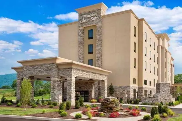 Hampton Inn & Suites Williamsport-Faxon Exit, PA