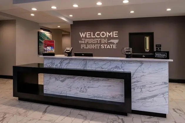 Hampton Inn & Suites Winston-Salem Downtown - Lobi