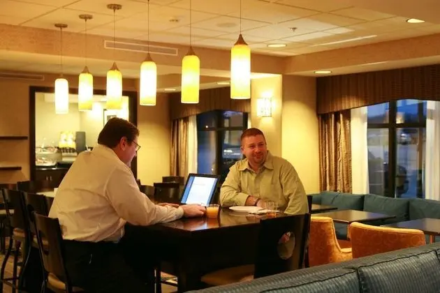 Hampton Inn Topeka - Lobi