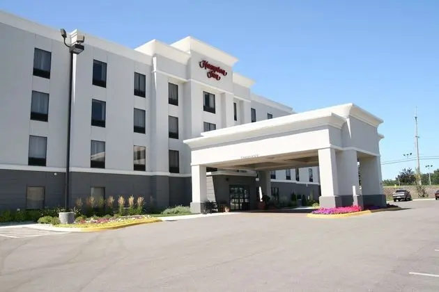 Hampton Inn Warsaw - Dış Mekan