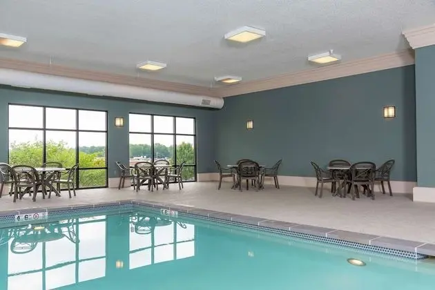 Hampton Inn Warsaw - Havuz
