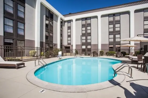 Hampton Inn West Springfield - Havuz