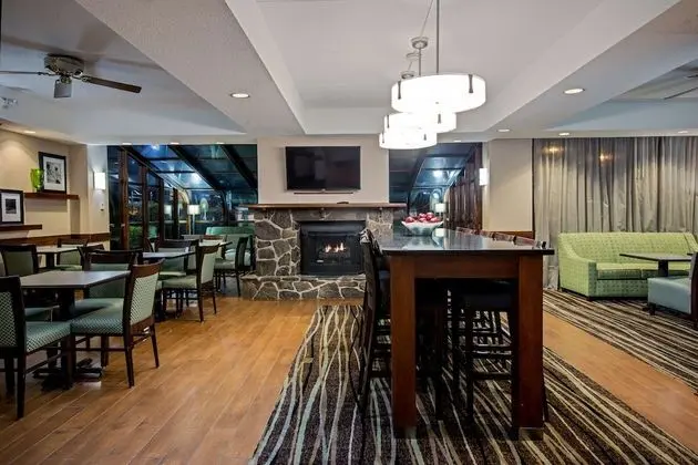 Hampton Inn West Springfield - Yerinde Yemek