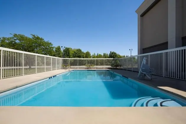 Hampton Inn Winfield/Teays Valley - Havuz