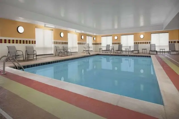Hampton Inn Yorkville - Havuz