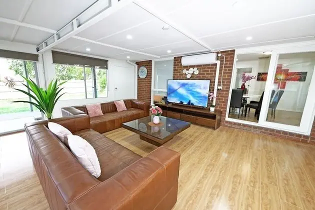 Hampton Park 4BDM Holiday Home Dandenong - Öne Çıkan Resim