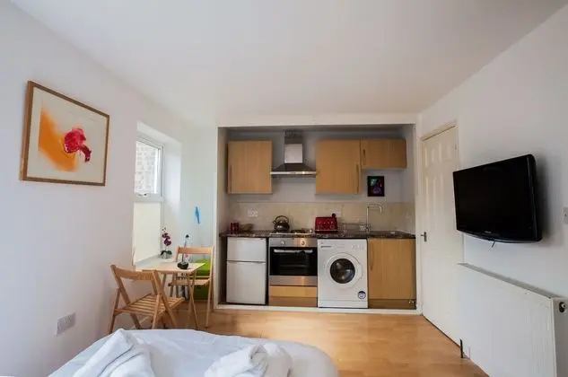 Hampton Studio with Kitchen and Parking - Mutfak