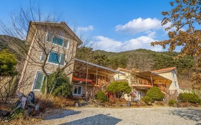 Hamyang Jiri Resort Bed and Breakfast