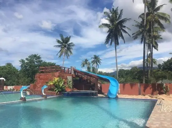 Hana-Natsu Resorts