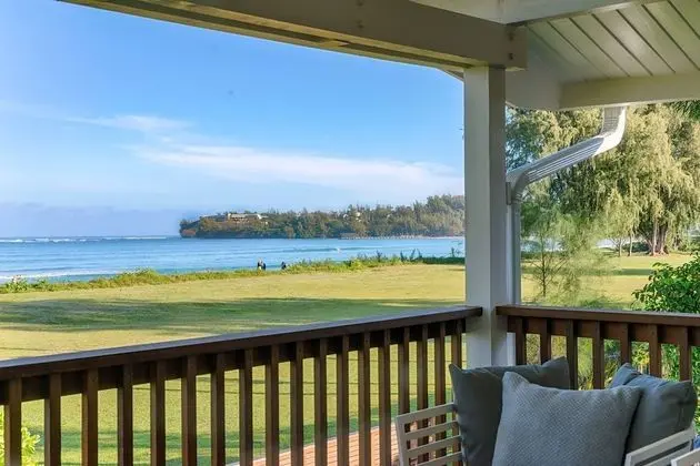Hanalei Beachfront 3 Bedroom Home by Redawning