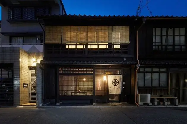 HANARE KYOTO Urushiro Wakasaya
