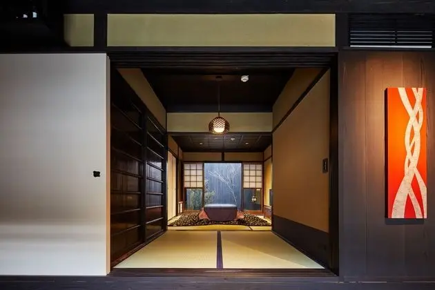 HANARE KYOTO Urushiro Wakasaya - Oda