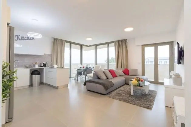 The Haneviim Court - Isrentals - Öne Çıkan Resim