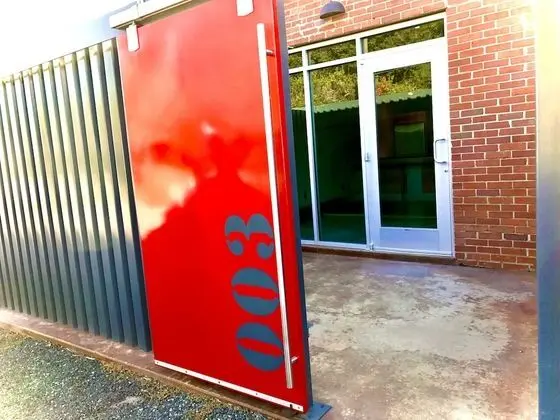 The Hangar Lofts Hotel - Lobi