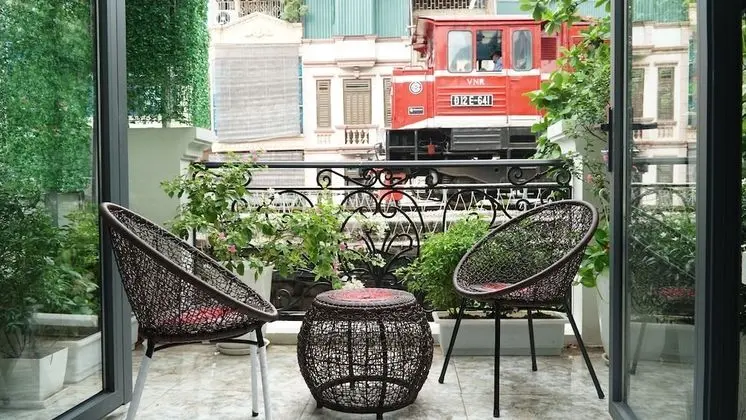 Hanoi La Cascada House & Travel