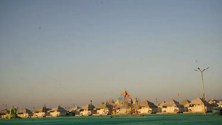 Hanuwantiya Tent City Jal Mahotsav - Dış Mekan
