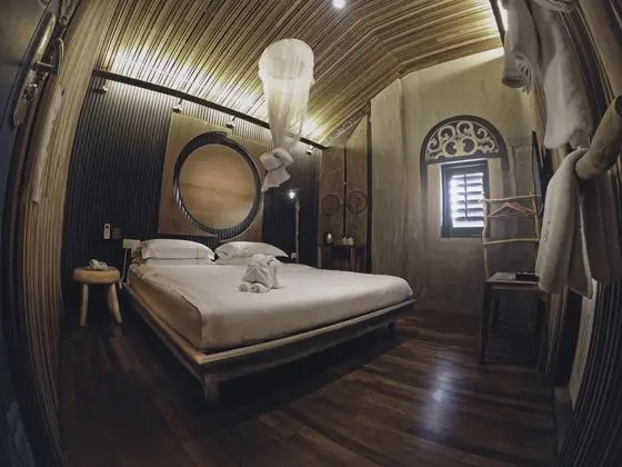 THE HAPPY 8 RETREAT OLD TOWN