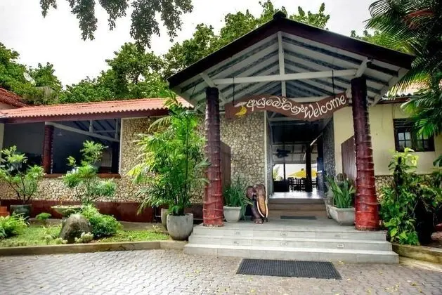 Happy Banana Hotel & Restaurant