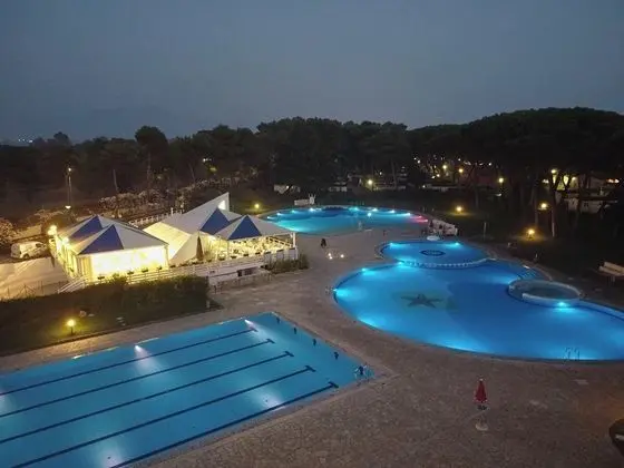 Happy Camp in Camping Baia Domizia - Havuz