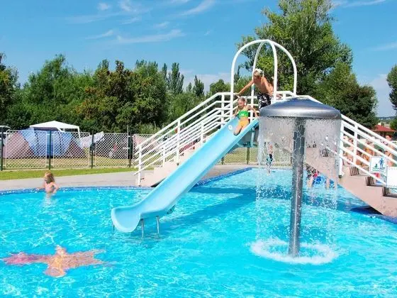 Happy Camp mobile homes in Füred Camping - Havuz