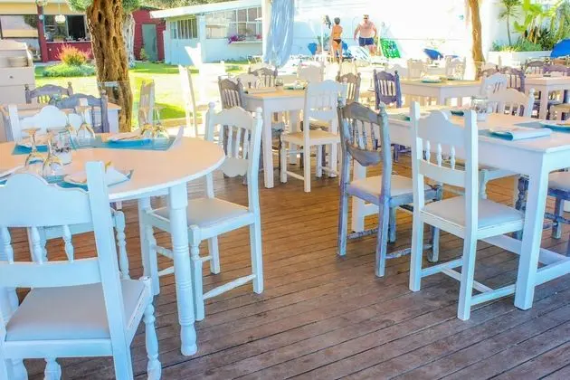 Happy Camp Mobile Homes In Karda Beach Camping and Bungalows - Yerinde Yemek