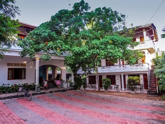 Hotel Happy Night & Restaurant - Dış Mekan