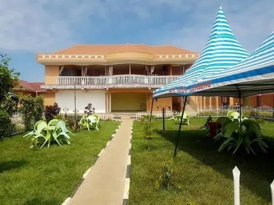 Happy Wallet Gardens Hotel - 1