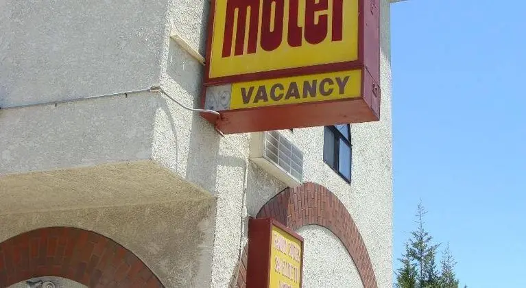 Harbor Inn