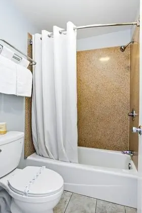 Harbor Inn & Suites La Habra - Banyo Özellikleri